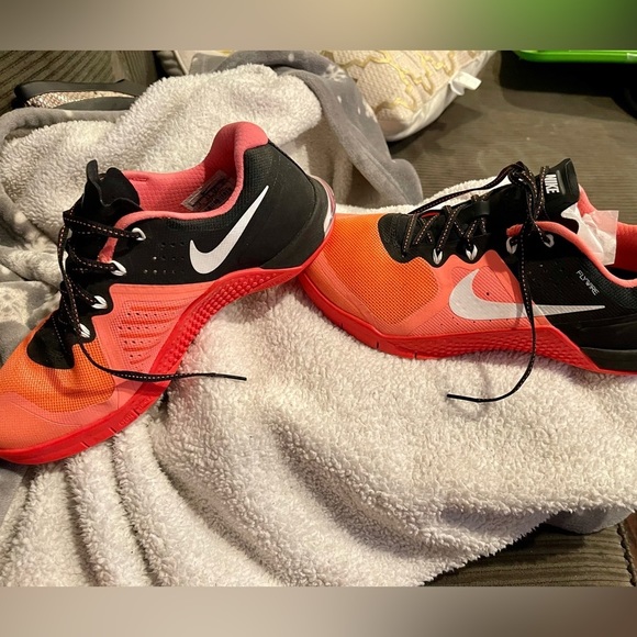 Nike flywire metcon 2 bright orange training shoes - Picture 2 of 7